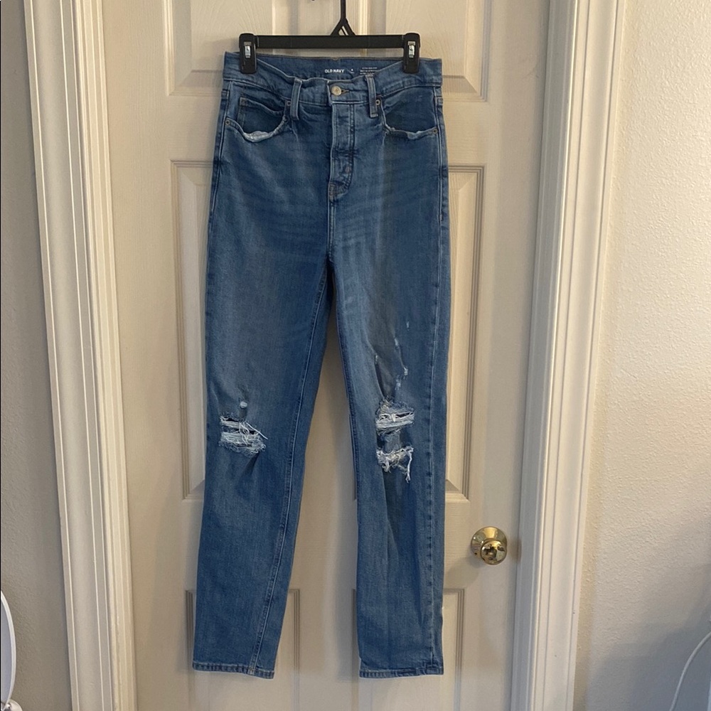 Old Navy Women's Extra High Rise Sky Hi Straight Jeans, 4 Tall, distressed